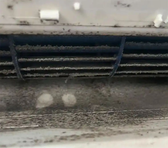 西岗空调吹的风有股烧焦味是怎么回事